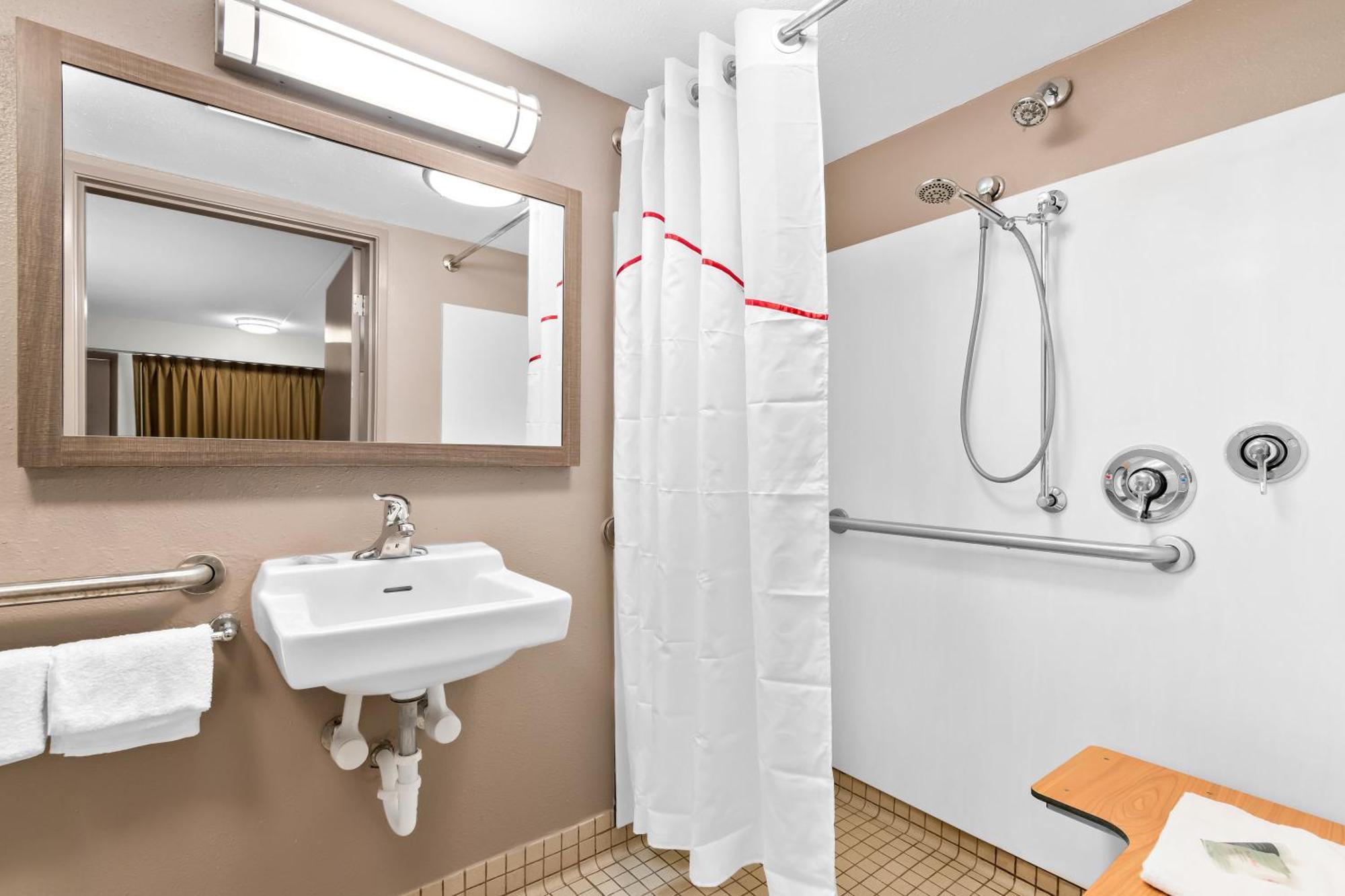 Red Roof Inn Harrisburg North Ngoại thất bức ảnh